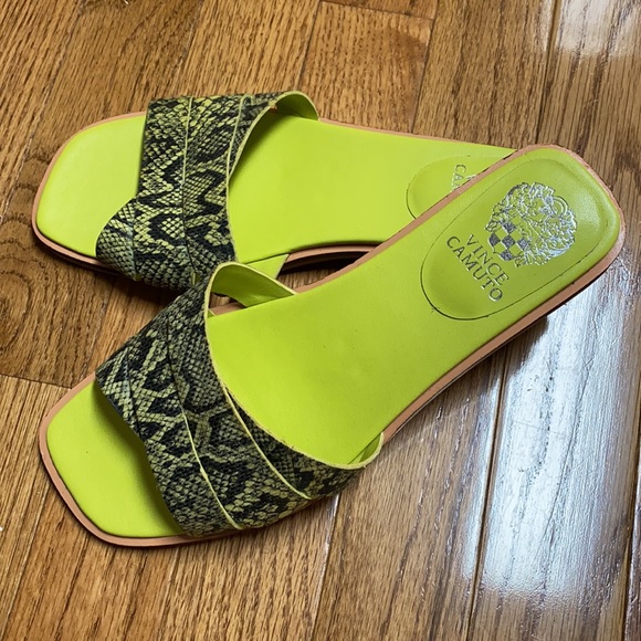 VINCE CAMUTO NEON GREEN SANDAL - Picture 5 of 5
